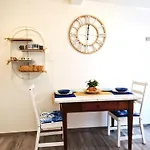 Monolocale Con Giardino Privato, 1 Minuto Dal Mare 펜션 *