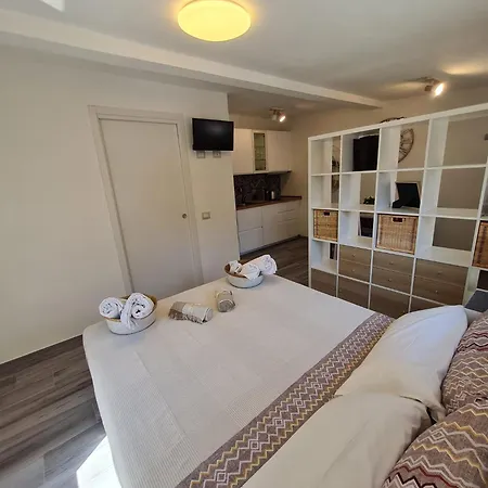 Monolocale Con Giardino Privato, 1 Minuto Dal Mare Vakantiehuis