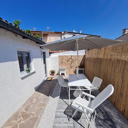 Monolocale Con Giardino Privato, 1 Minuto Dal Mare Vakantiehuis *